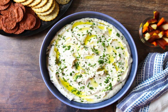 Roasted-Garlic-White-Bean-Dip