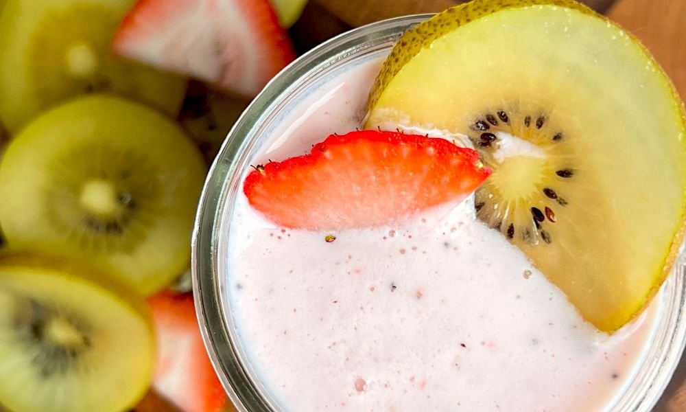 Creamy Strawberry Kiwi Smoothie